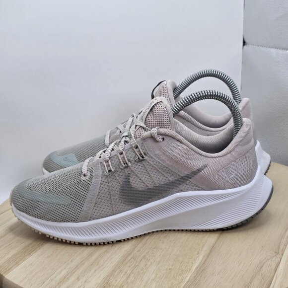 NIKE Quest 4 Premium Women's Size 7 Gray Pink Running Shoes Sneakers DA8723-002 - Picture 1 of 9